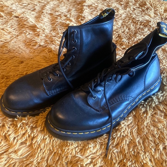 Dr. Martens Shoes - Classic Dr.Martens